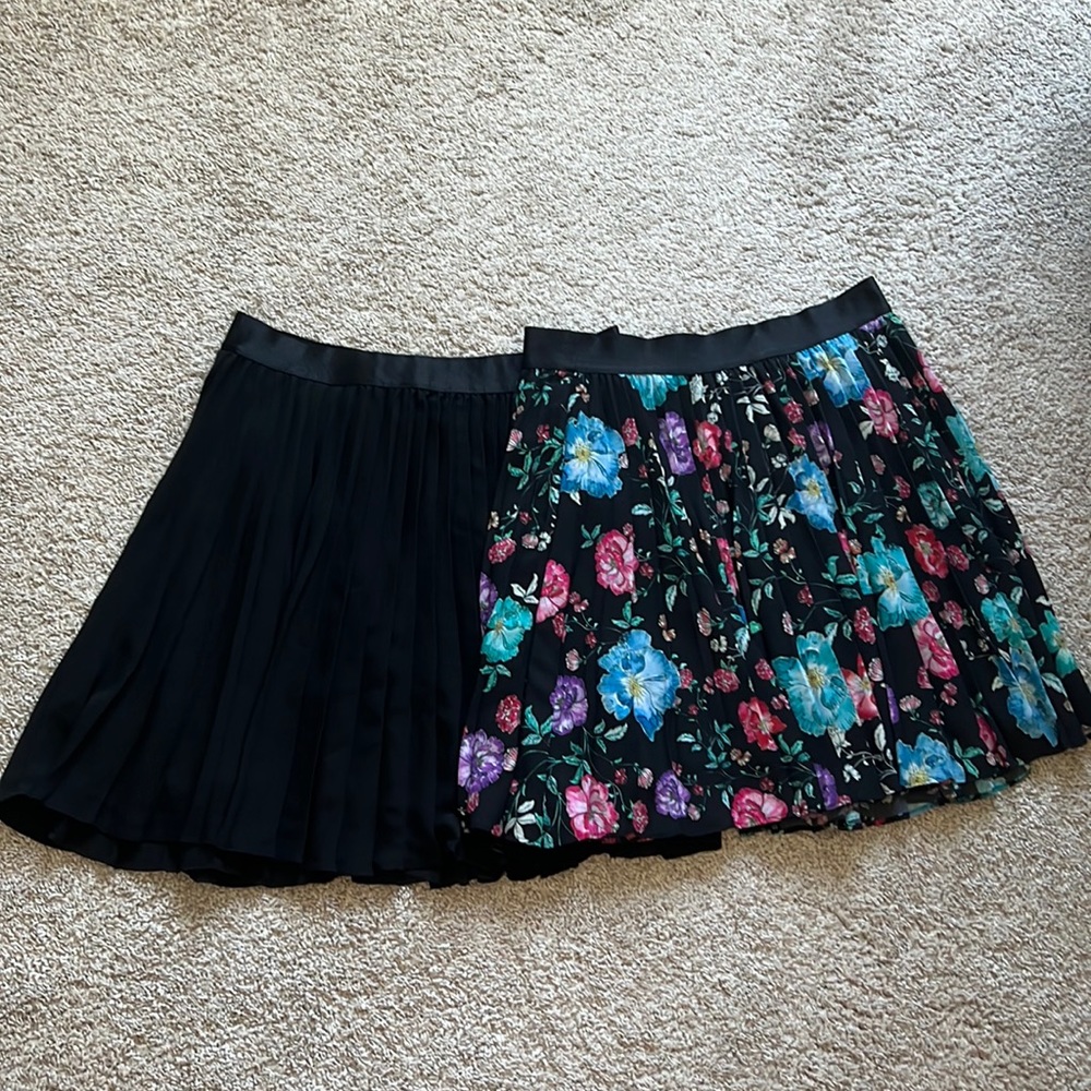 EXPRESS set of pleated